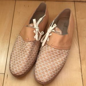 Gently worn peach creamsicle 🍑 leather loafers